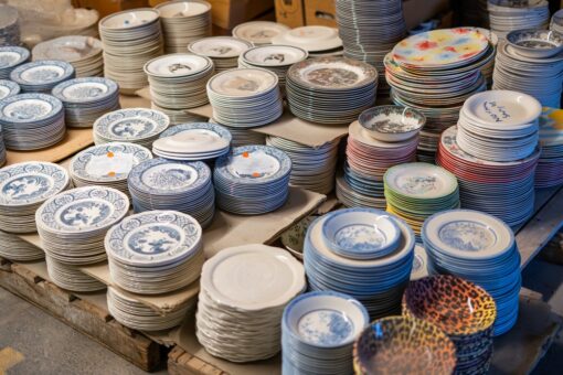 BULK LOT: 110,000+ ASSORTED TABLEWARE - PLATES, BOWLS, MUGS, CUPS & MORE - IDEAL FOR TRADE BUYERS (COLLECTION ONLY)